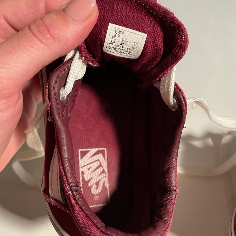 Vans - Picture 9 of 10